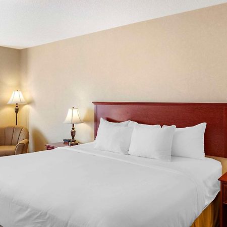Quality Inn & Suites Edmonton International Airport Ледюк Екстериор снимка