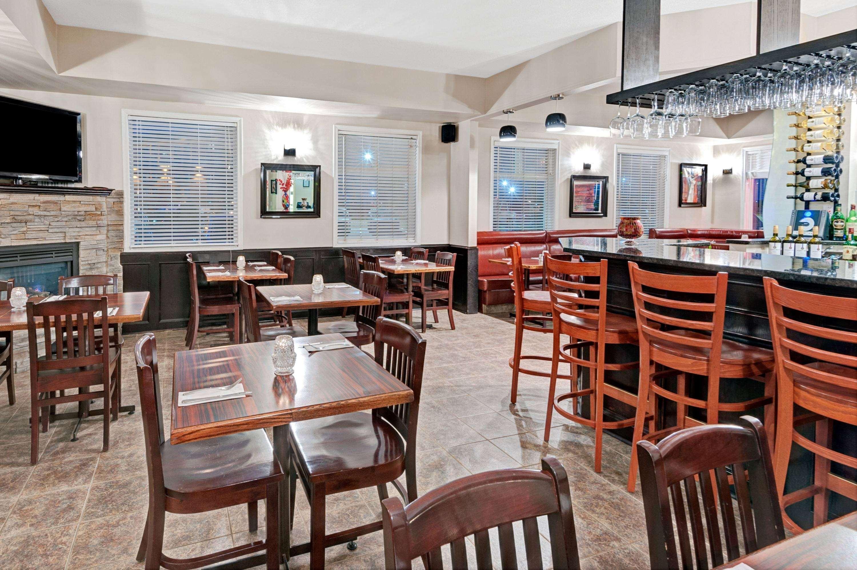 Quality Inn & Suites Edmonton International Airport Ледюк Екстериор снимка