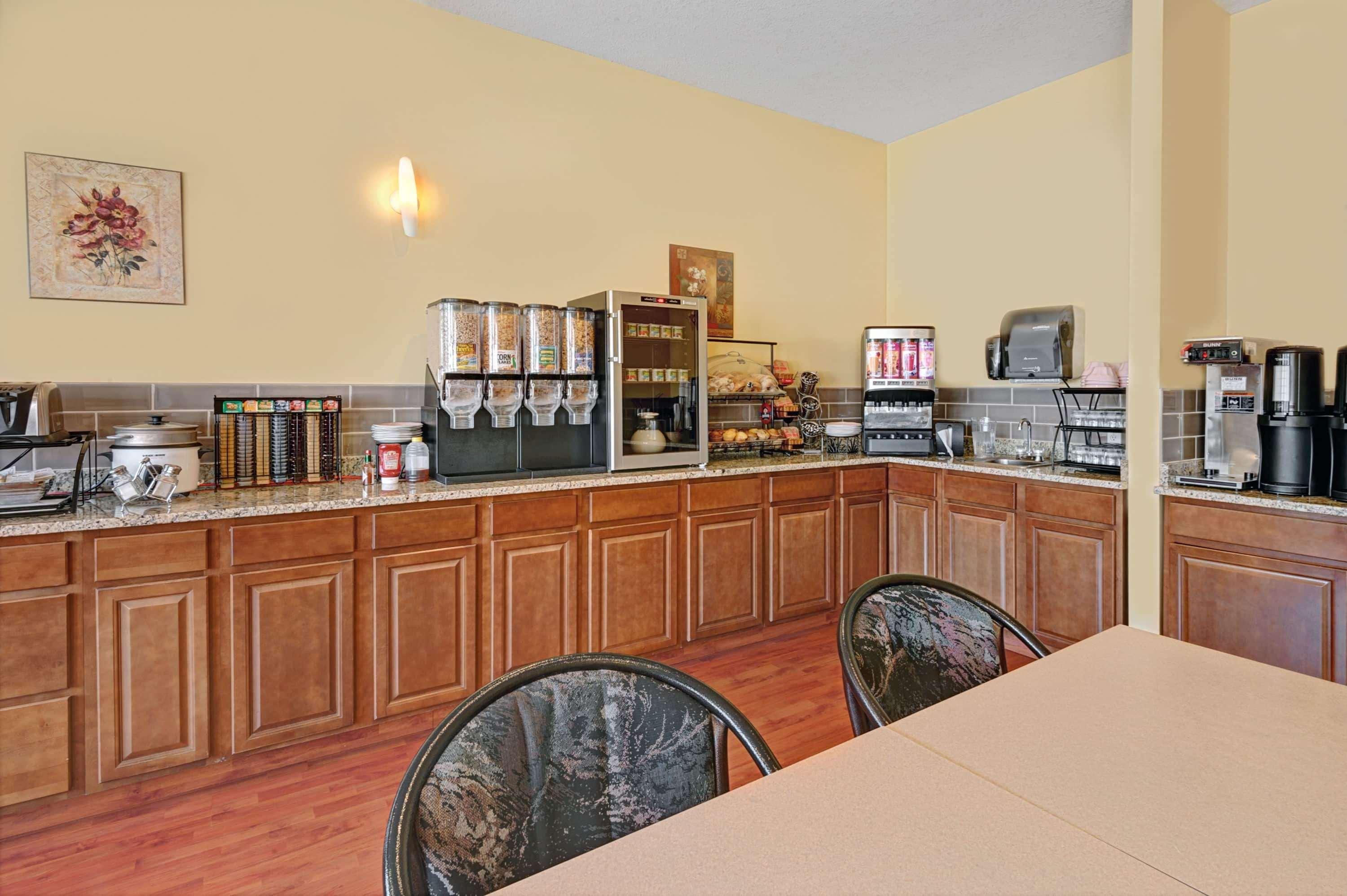 Quality Inn & Suites Edmonton International Airport Ледюк Екстериор снимка