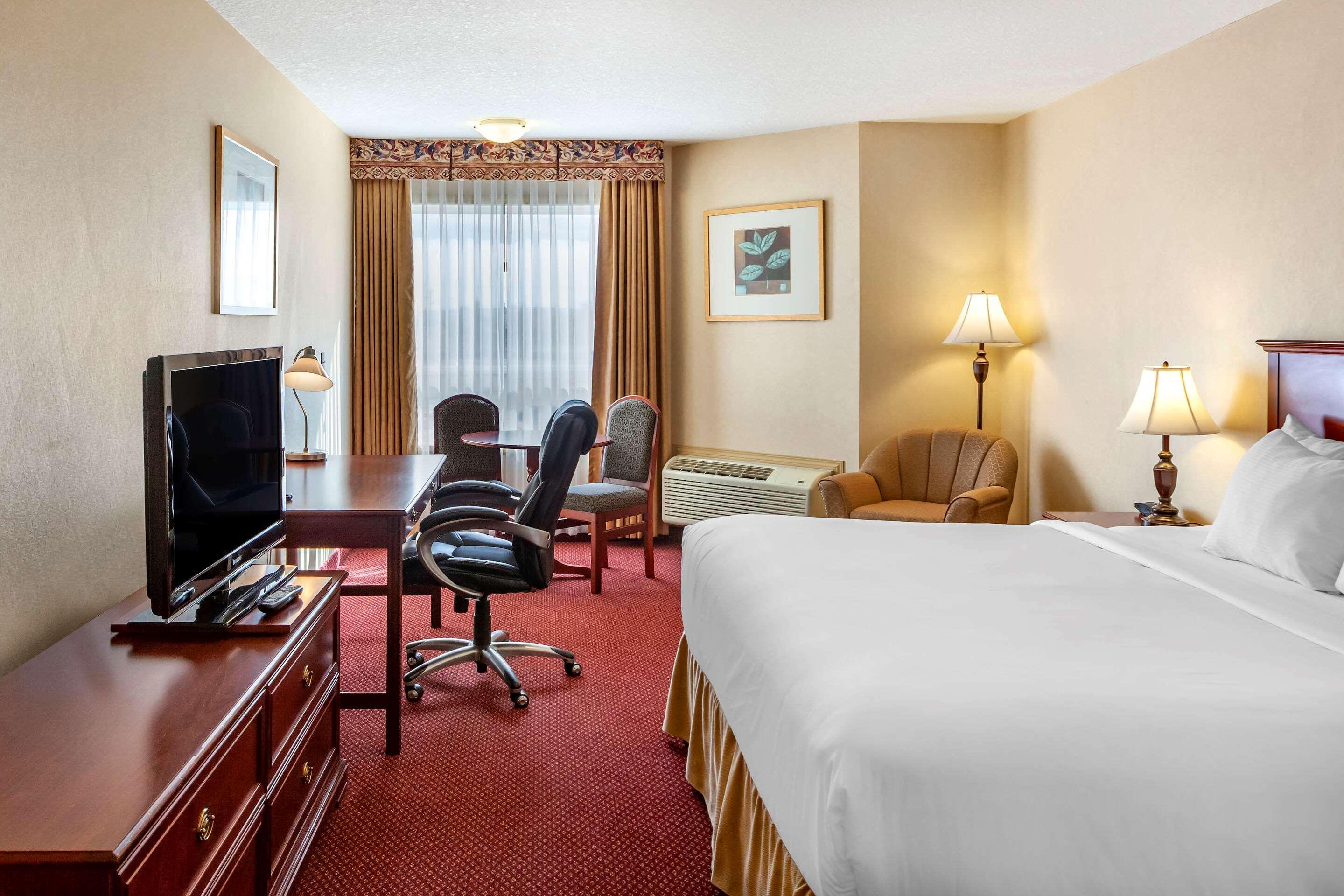 Quality Inn & Suites Edmonton International Airport Ледюк Екстериор снимка