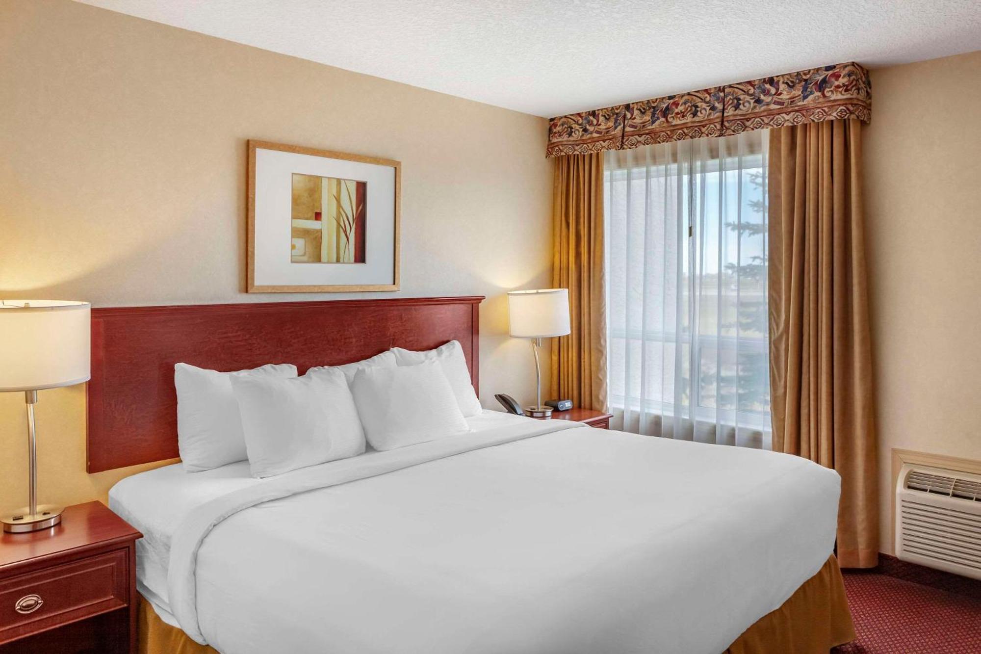 Quality Inn & Suites Edmonton International Airport Ледюк Екстериор снимка