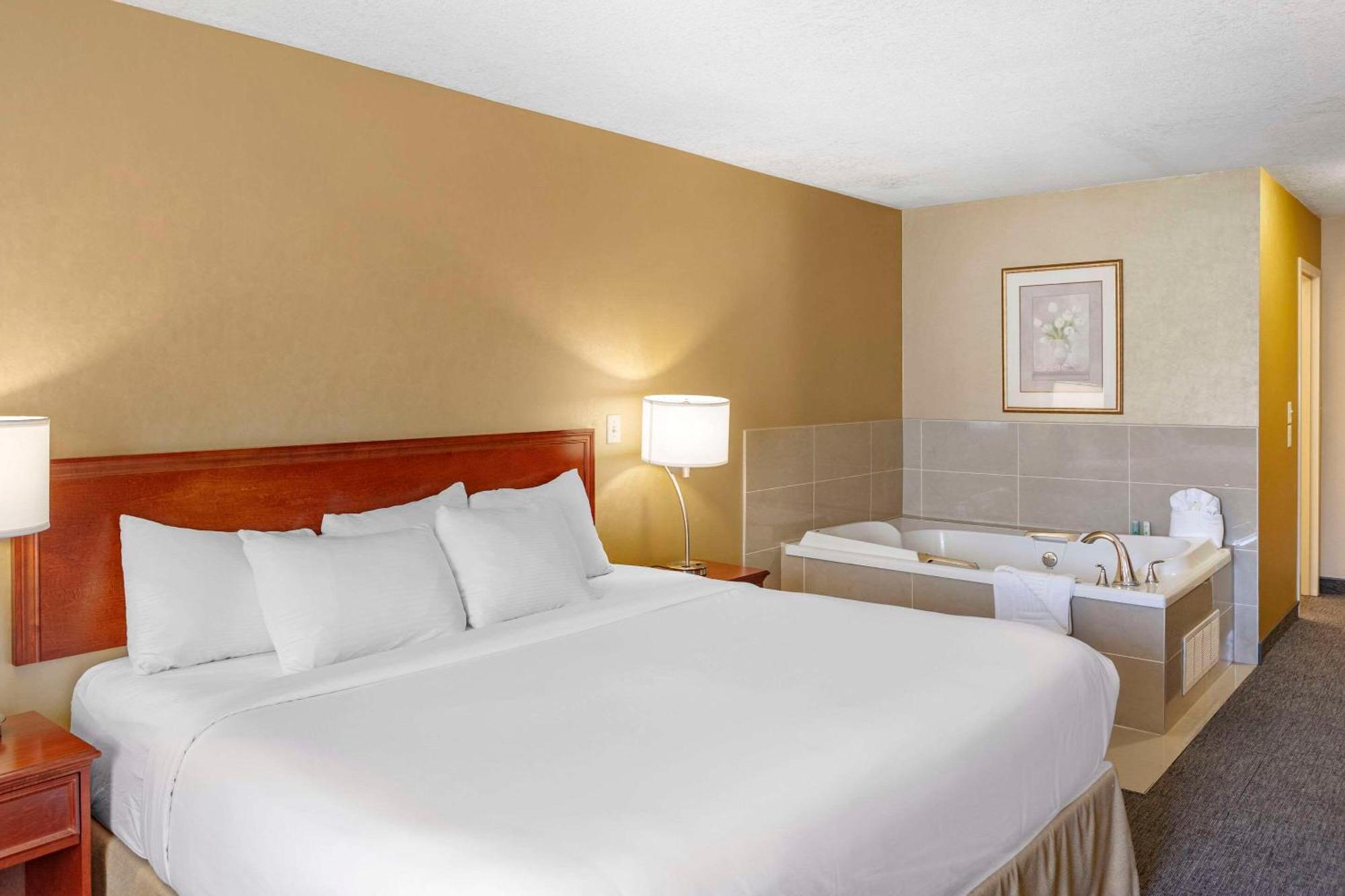 Quality Inn & Suites Edmonton International Airport Ледюк Екстериор снимка