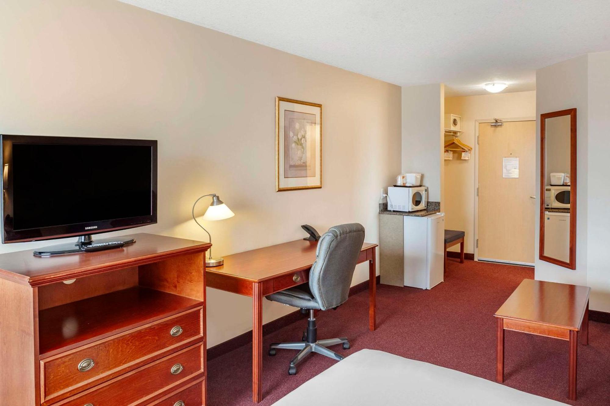 Quality Inn & Suites Edmonton International Airport Ледюк Екстериор снимка