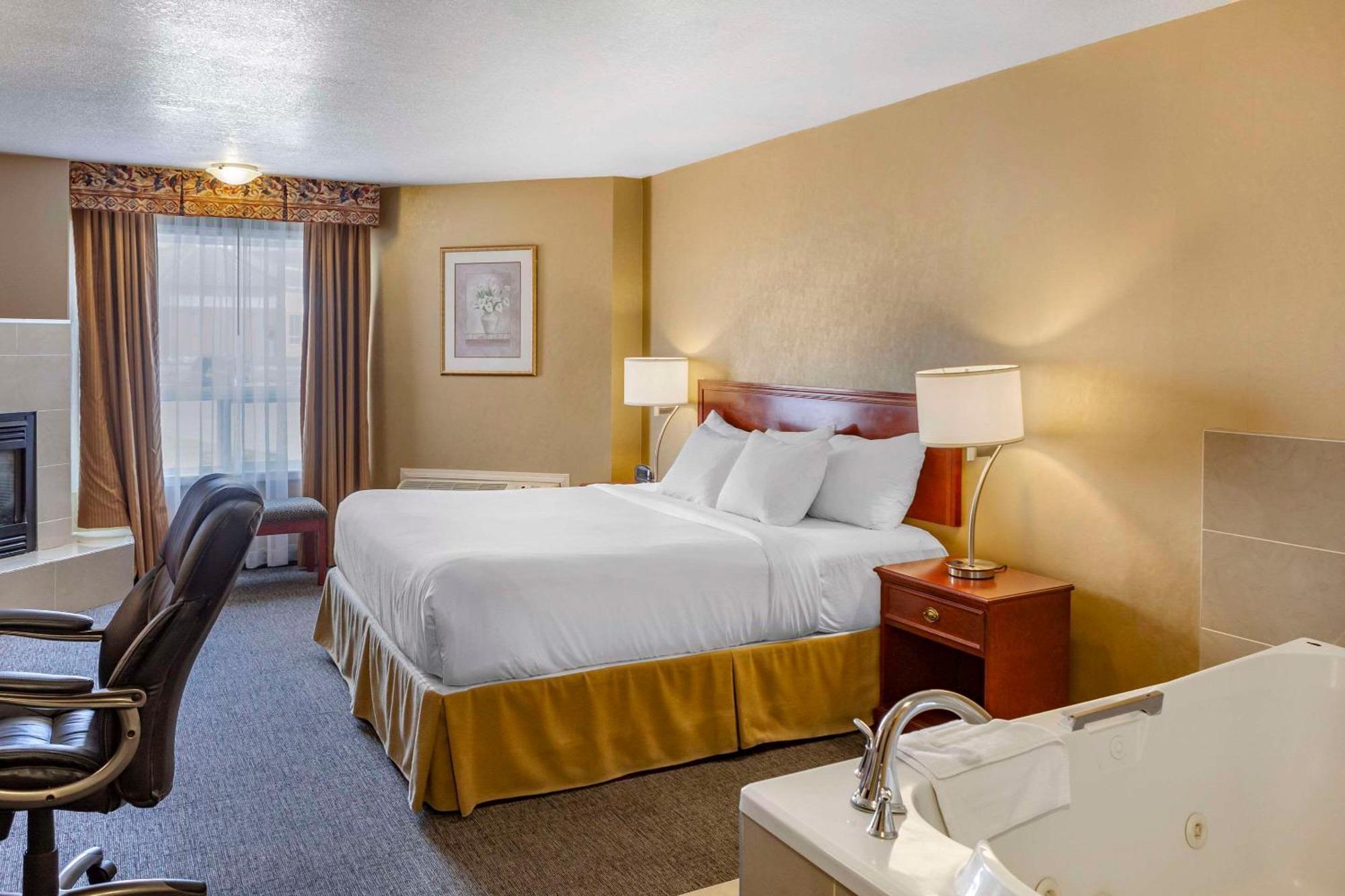 Quality Inn & Suites Edmonton International Airport Ледюк Екстериор снимка