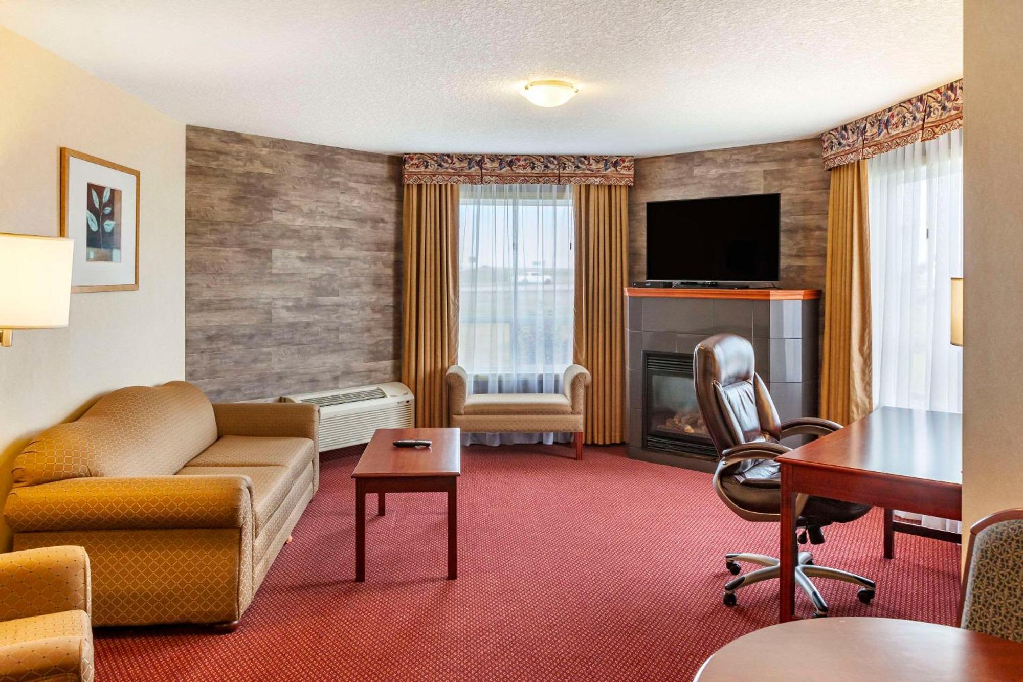 Quality Inn & Suites Edmonton International Airport Ледюк Екстериор снимка