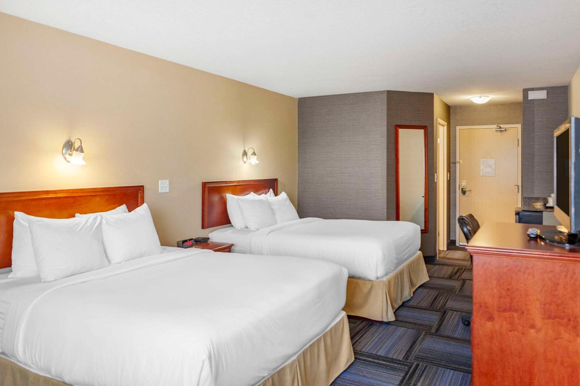 Quality Inn & Suites Edmonton International Airport Ледюк Екстериор снимка