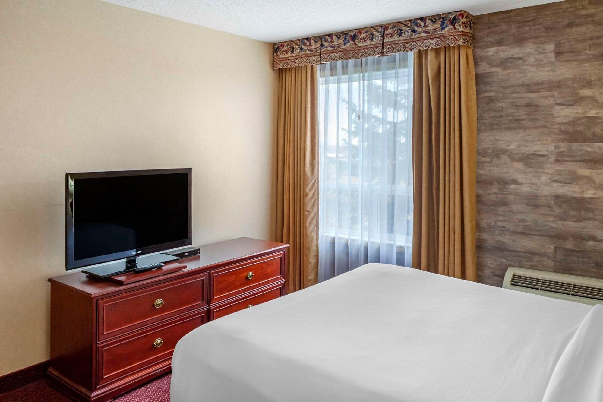 Quality Inn & Suites Edmonton International Airport Ледюк Екстериор снимка