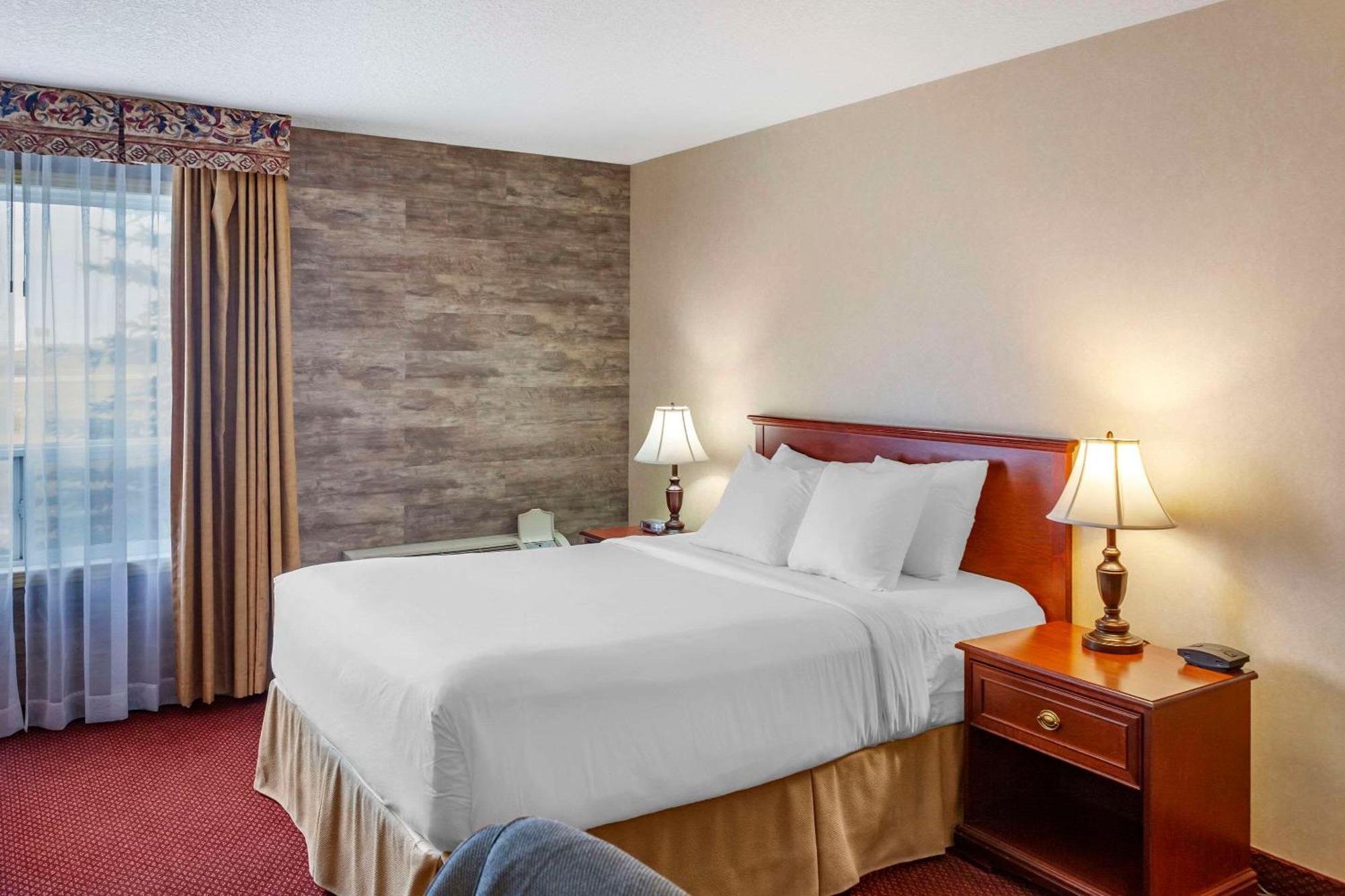 Quality Inn & Suites Edmonton International Airport Ледюк Екстериор снимка