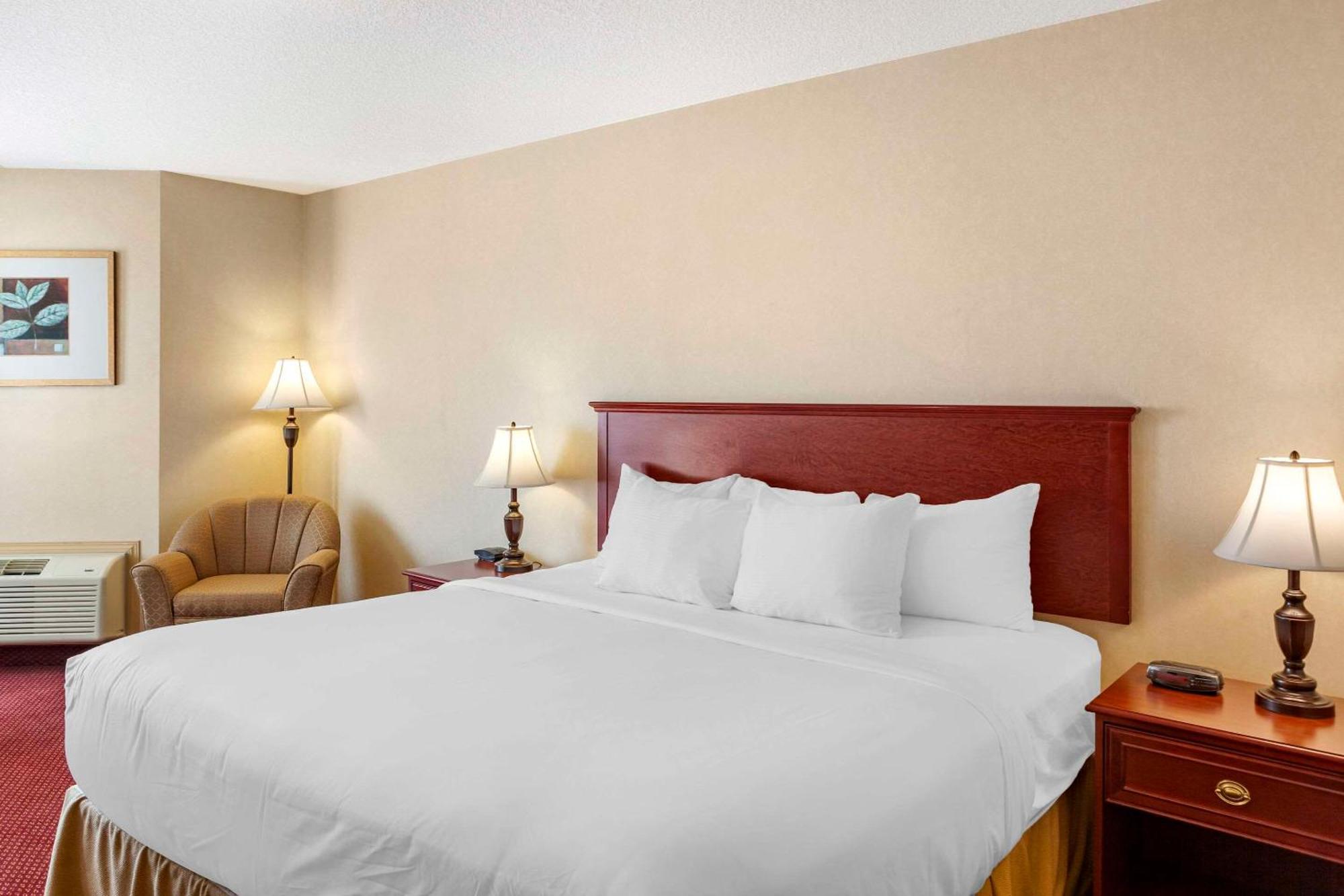 Quality Inn & Suites Edmonton International Airport Ледюк Екстериор снимка