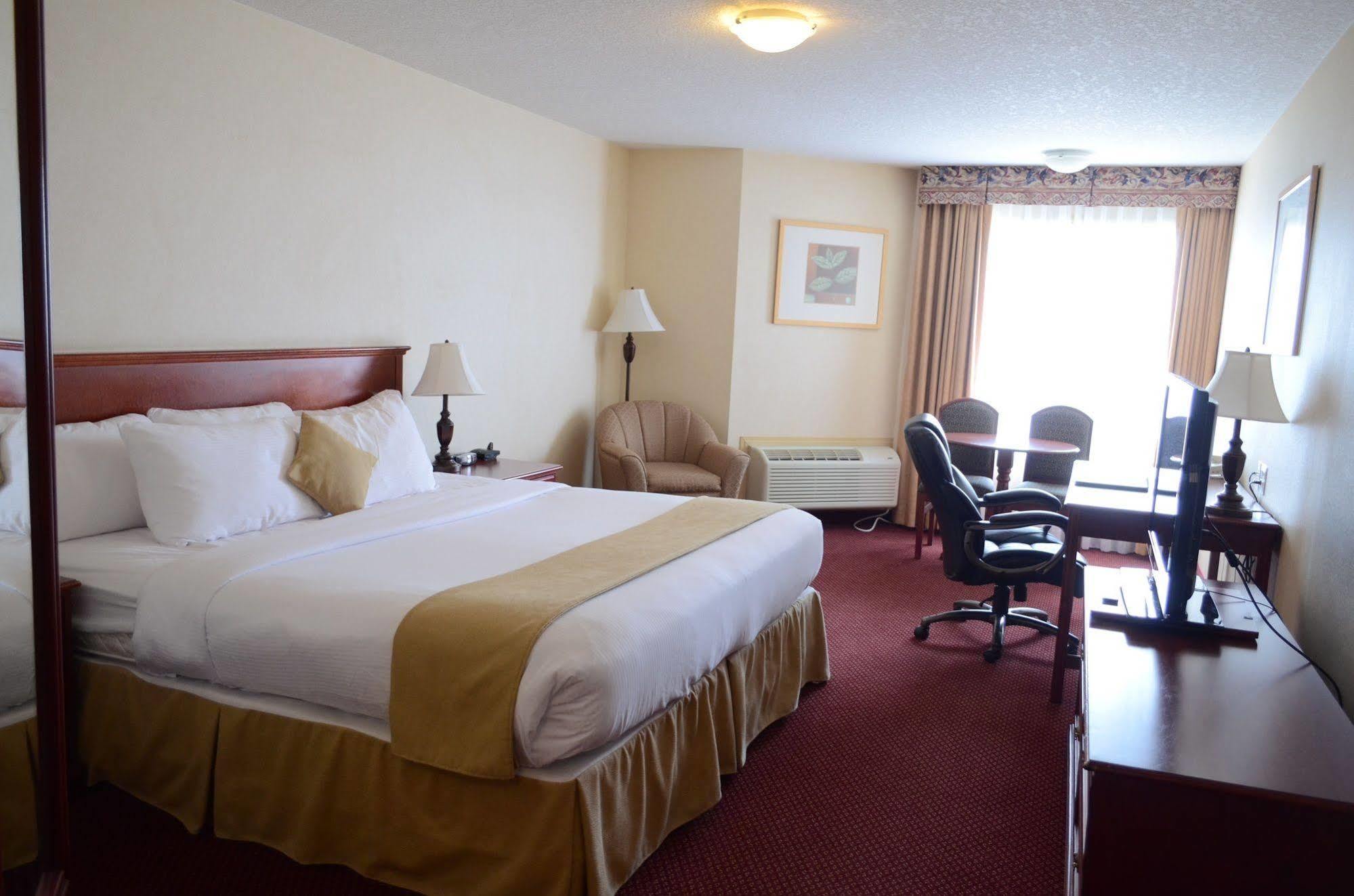 Quality Inn & Suites Edmonton International Airport Ледюк Екстериор снимка