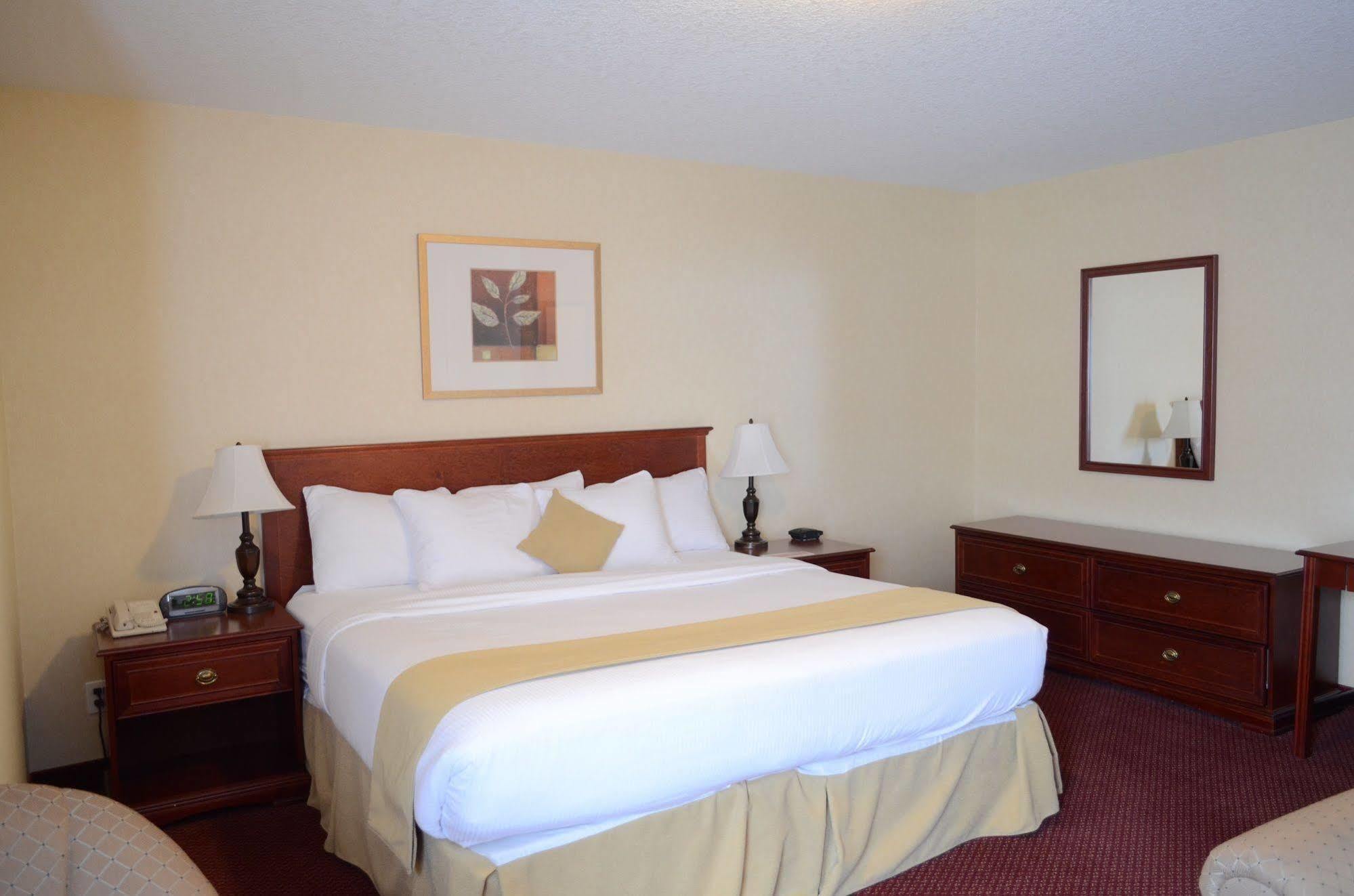 Quality Inn & Suites Edmonton International Airport Ледюк Екстериор снимка