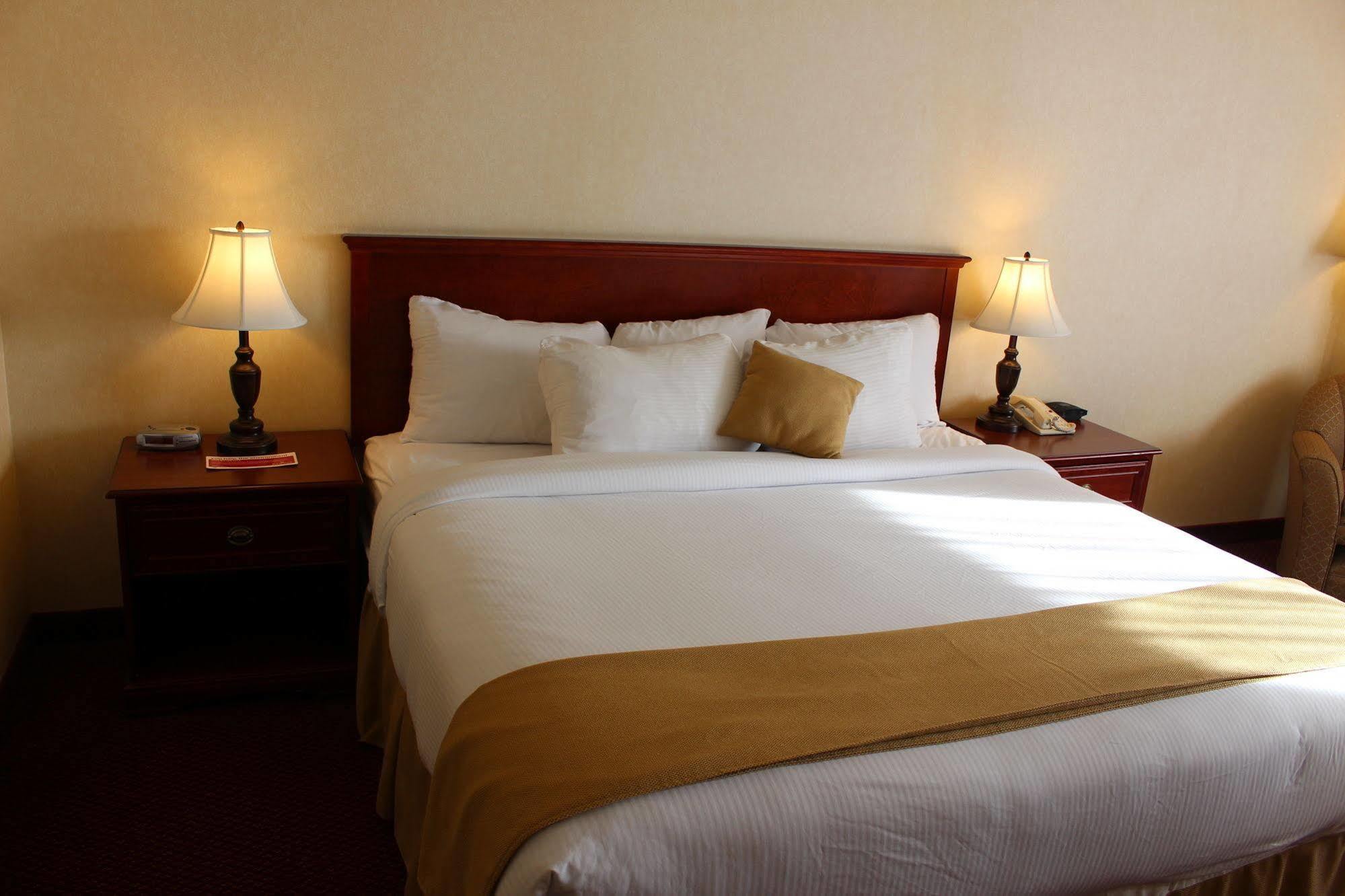 Quality Inn & Suites Edmonton International Airport Ледюк Екстериор снимка